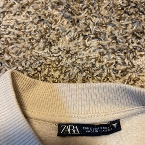 Zara Men's Off-White Crewneck Sweater - Picture 2 of 3